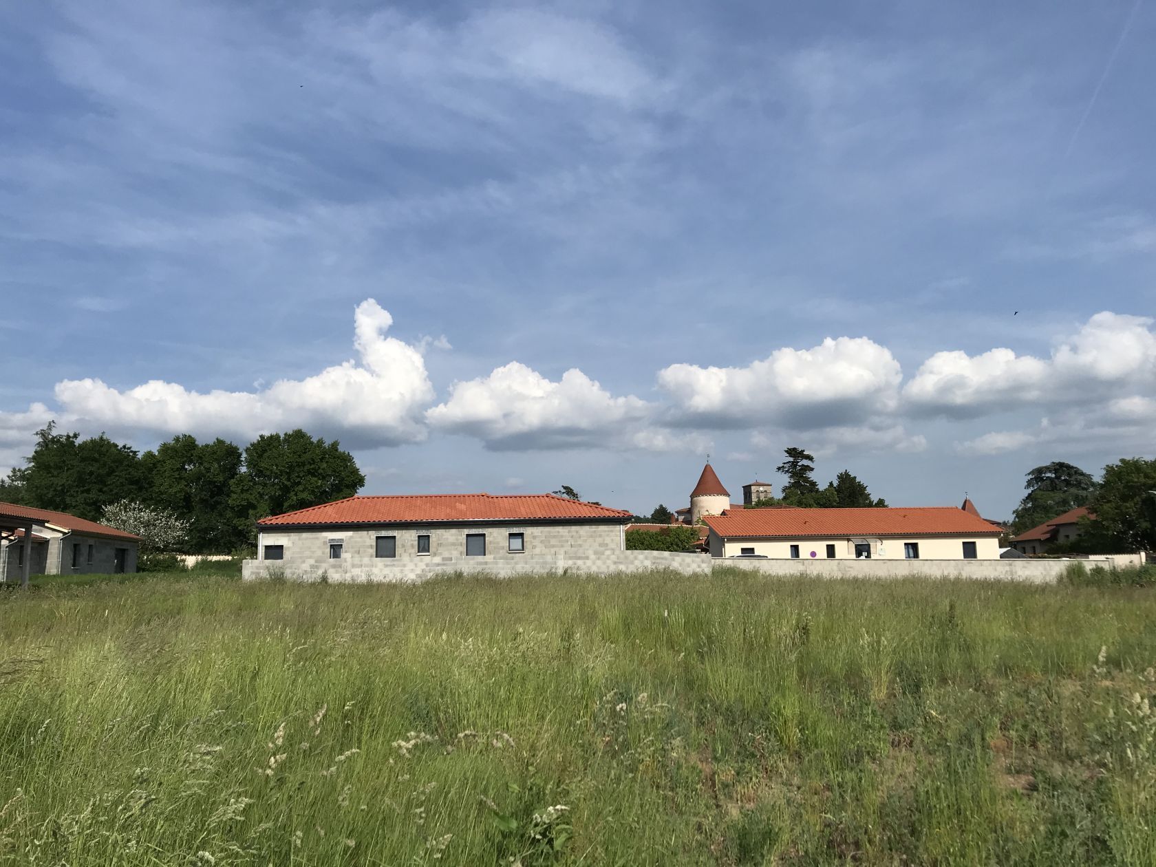 Terrain à bâtir de 590 m² à POUILLY-LES-FEURS (42)