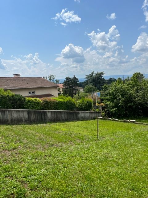 Terrain à bâtir de 400 m² à SAINT-JUST-SAINT-RAMBERT (42)