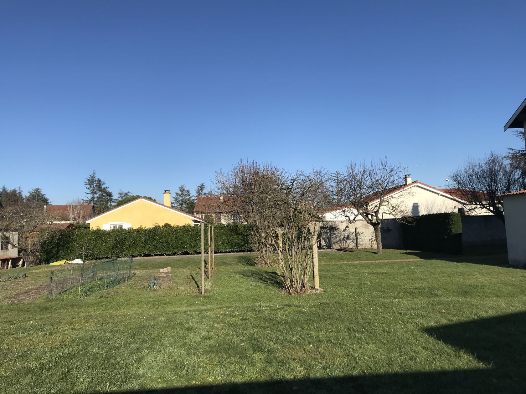 Terrain à bâtir de 675 m² à VEAUCHE (42)