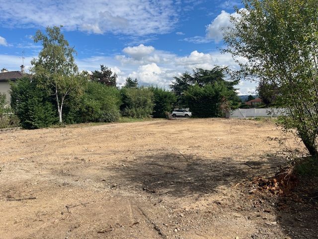 Terrain à bâtir de 1106 m² à VEAUCHE (42)