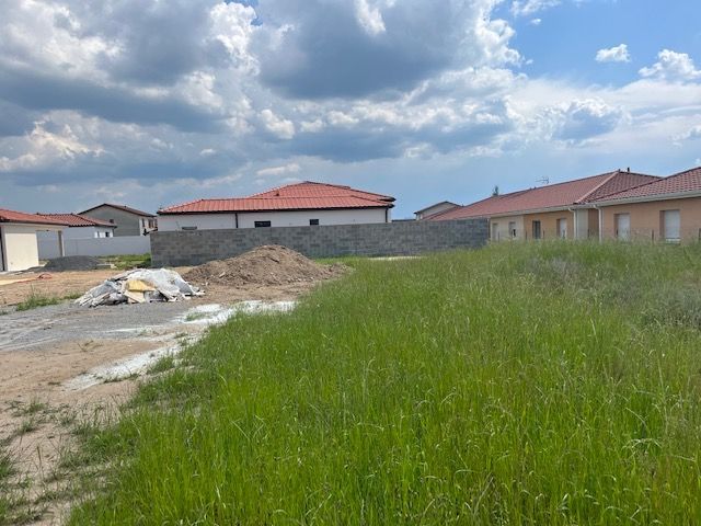 Terrain à bâtir de 580 m² à VEAUCHE (42)